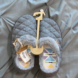 Free Waters Slippers
